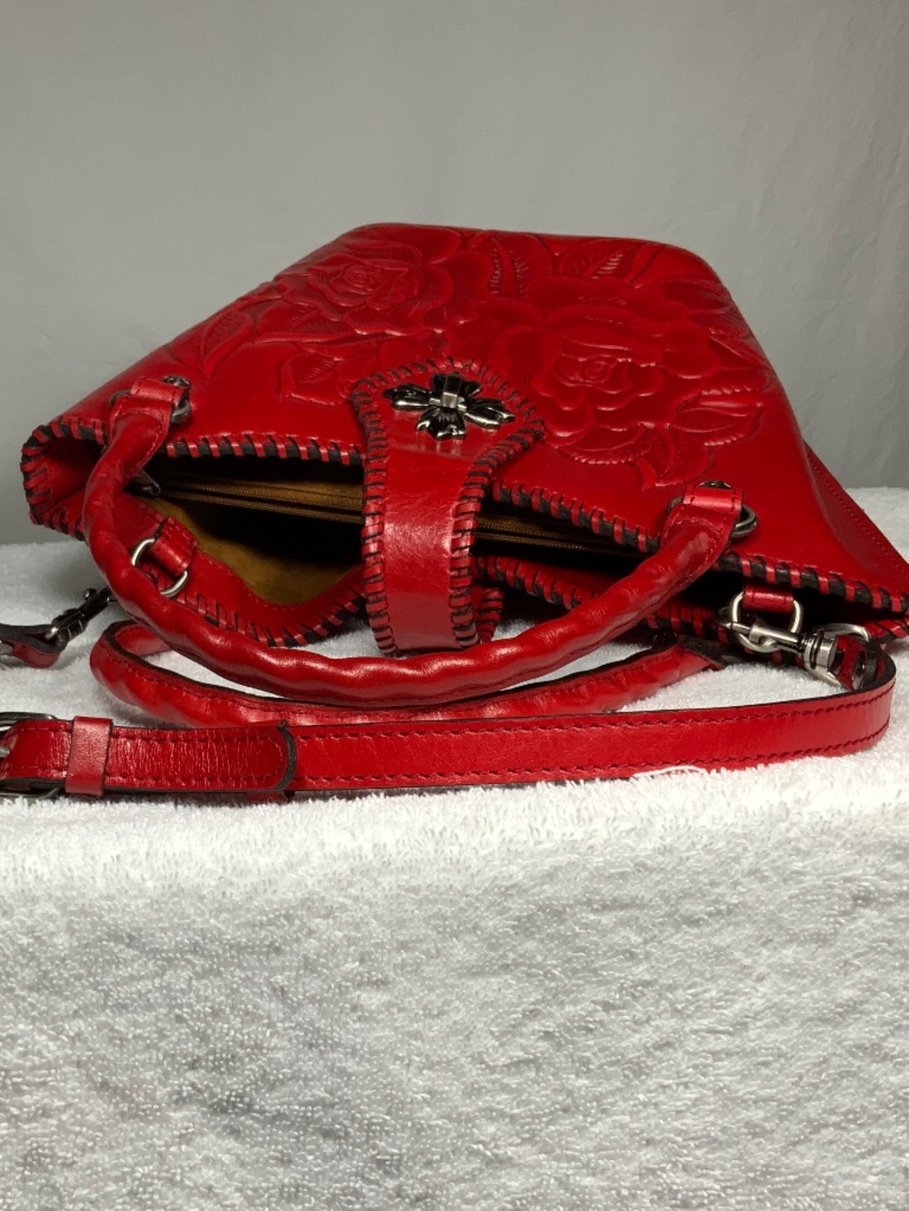 NWOT - Patricia Nash Ninetta Bag – Vibrant Red Tooled - Picture 9 of 16